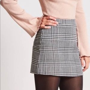 Houndstooth Jacquard-Weave Mini Skirt
